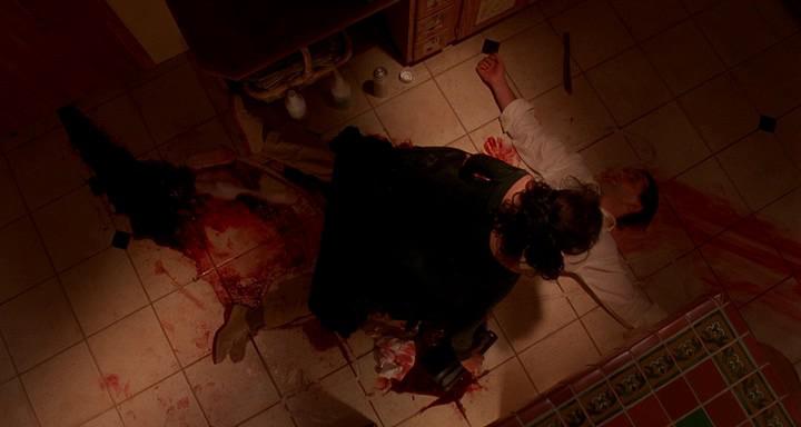 Кадр из фильма Запекшаяся кровь / Curdled (1996)