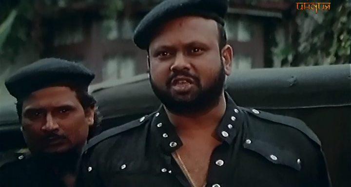 Кадр из фильма Тройной удар / Rangbaaz (1996)