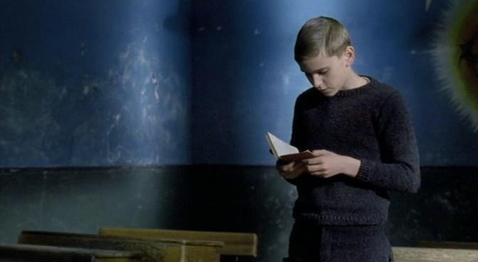 Кадр из фильма Песня для изгоя / Song for a Raggy Boy (2003)