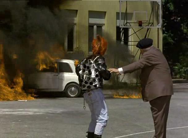 Кадр из фильма Возвращение Фантоцци / Fantozzi - Il ritorno (1996)