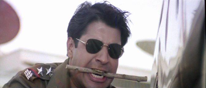 Кадр из фильма Рискованный шаг / Chaalbaaz (2003)
