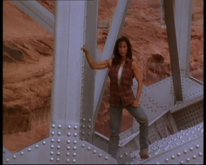 Кадр из фильма Черный ястреб / Raven Hawk (1996)