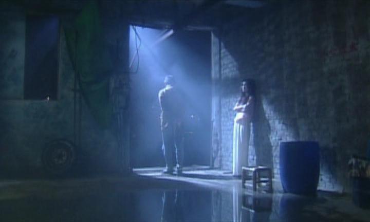 Кадр из фильма Трагедия в комнате / The Woman in Room 13 (2003)