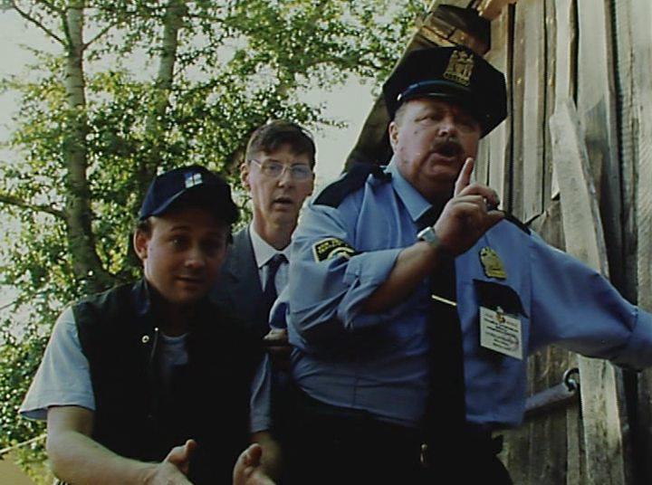 Кадр из фильма Полицейские и воры (1997)