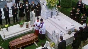 Кадры из фильма Место на кладбище / Roseanna's Grave (1997)