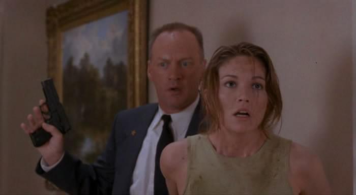 Кадр из фильма Убийство в Белом доме / Murder at 1600 (1997)