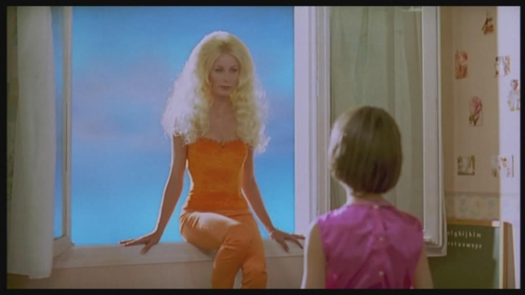 Кадр из фильма Моя жизнь в розовом цвете / Ma vie en rose (1997)