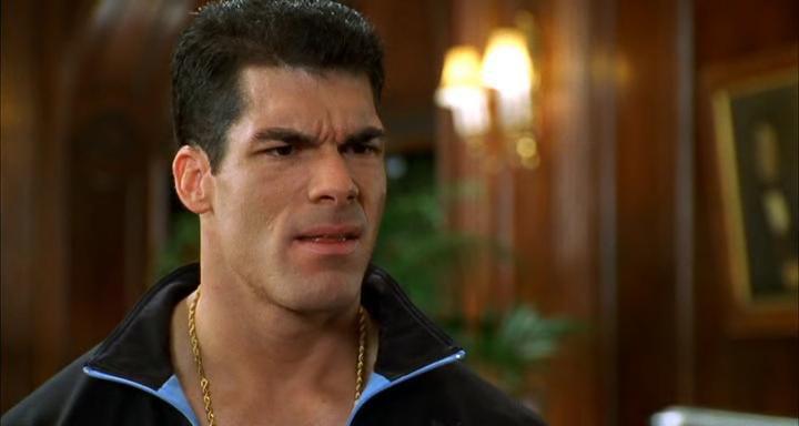 Кадр из фильма Миллионер поневоле / Mr. Deeds (2002)