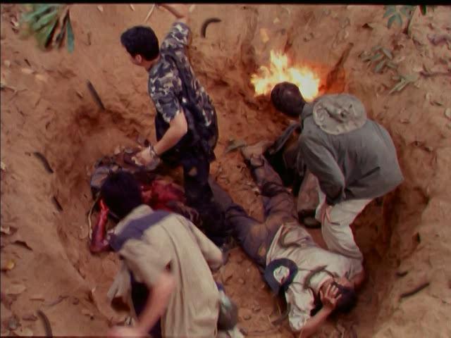 Кадр из фильма Тропа / Dong phayaa fai (2002)