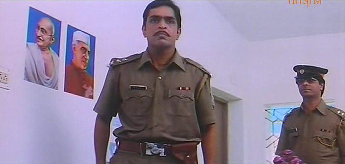 Кадр из фильма Офицер спецназа / Qaidi (2002)