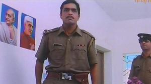 Кадры из фильма Офицер спецназа / Qaidi (2002)