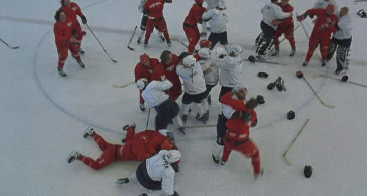 Кадр из фильма Удар по воротам 2: разбивая лед / Slap Shot 2: Breaking the Ice (2002)