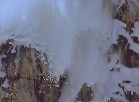 Кадр из фильма Погребенные лавиной / Trapped: Buried Alive (2002)