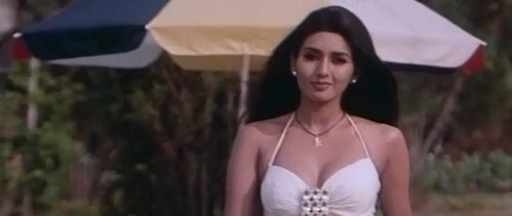 Кадр из фильма Никто не сравнится с нами / Humse Badhkar Kaun: The Entertainer (1998)