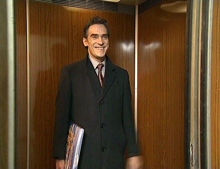 Кадр из фильма Лифт уходит по расписанию (2002)