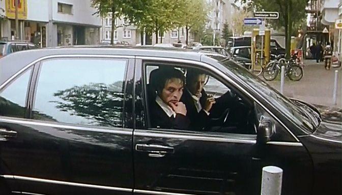 Кадр из фильма Быстро и без боли / Kurz und schmerzlos (1998)