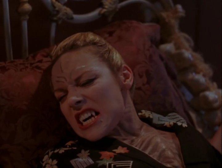 Кадр из фильма Нежить / Modern Vampires (1998)
