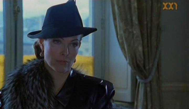 Кадр из фильма Мадам Де... / Madame De... (2001)