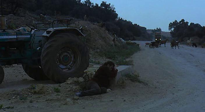 Кадр из фильма Далеко / Loin (2001)