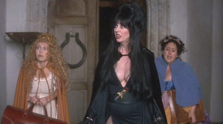Кадр из фильма Эльвира: Повелительница тьмы 2 / Elvira's Haunted Hills (2001)