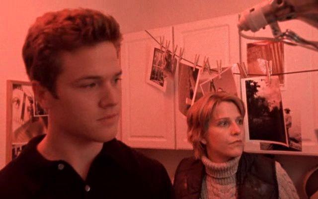 Кадр из фильма Шаги по воде / Treading Water (2001)