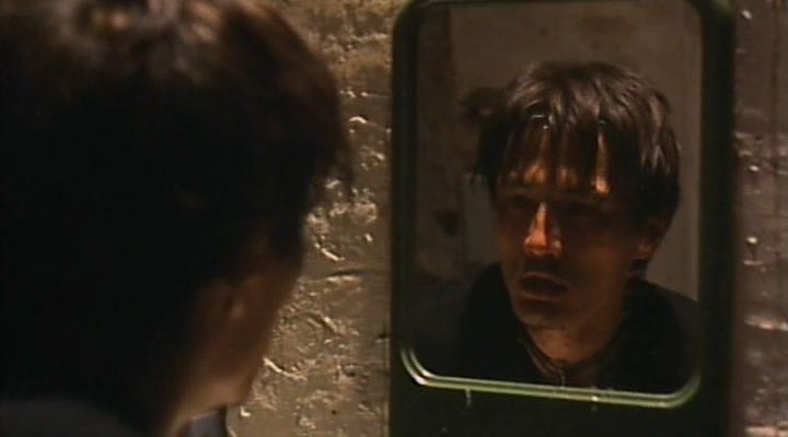 Кадр из фильма Под прикрытием / UC: Undercover (2001)