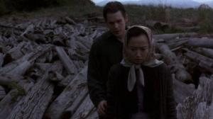 Кадры из фильма Заснеженные кедры / Snow Falling on Cedars (1999)
