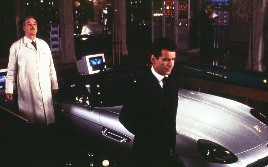 Кадр из фильма Джеймс Бонд 007: И целого мира мало / James Bond 007: The World Is Not Enough (2000)