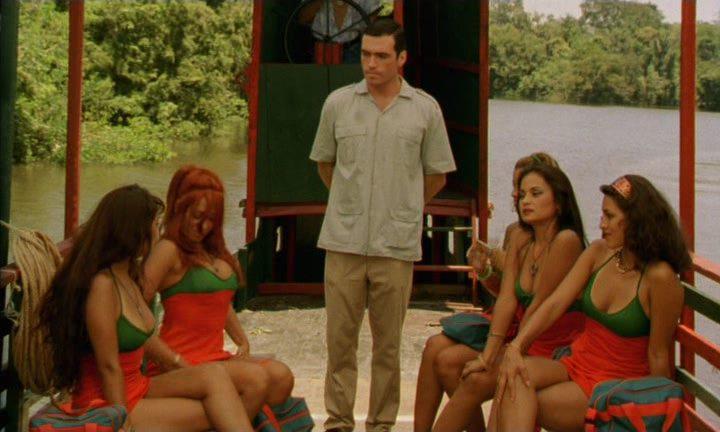 Кадр из фильма Сексназ капитана Пантохи / Pantaleón y las visitadoras (2000)