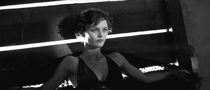 Кадр из фильма Девушка на мосту / La fille sur le pont (2000)
