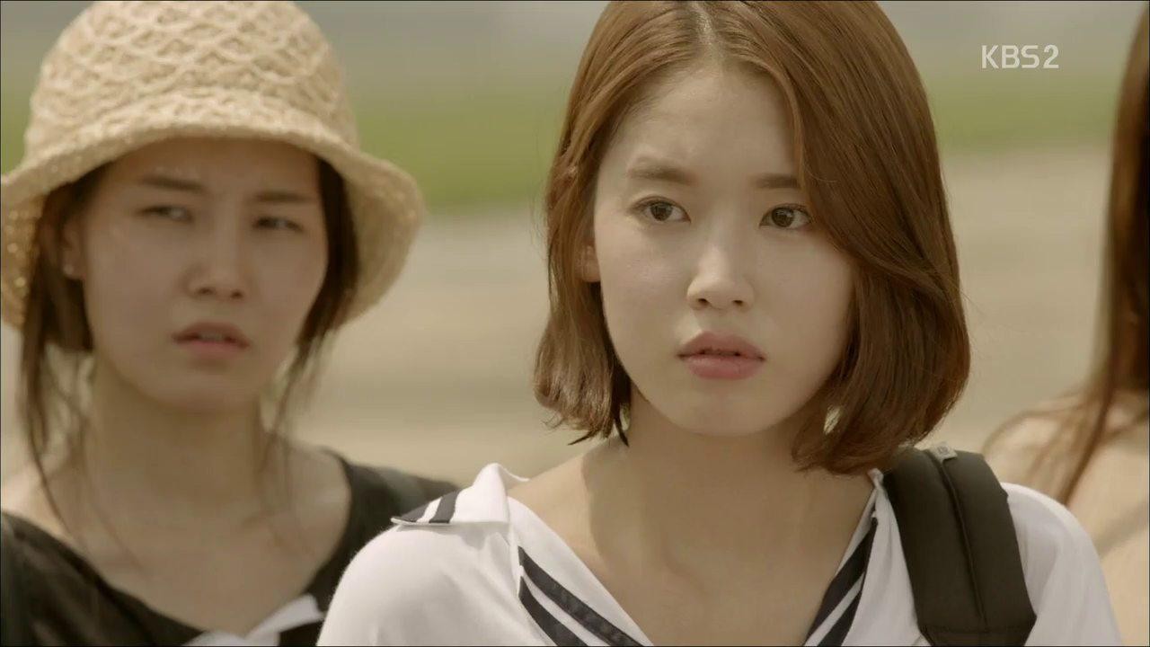 Кадр из фильма Потомки солнца / Taeyangui hooye (2016)