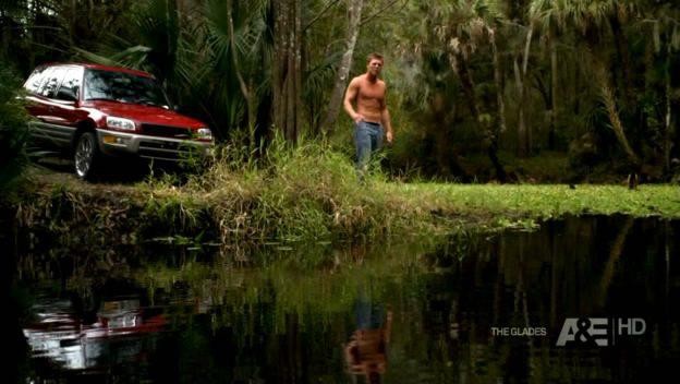 Кадр из фильма Болота / The Glades (2010)