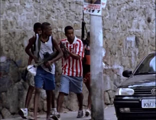Кадр из фильма Город мужчин / Cidade dos Homens (2002)