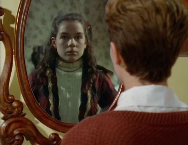 Кадр из фильма Зеркало, Зеркало / Mirror, Mirror (1995)