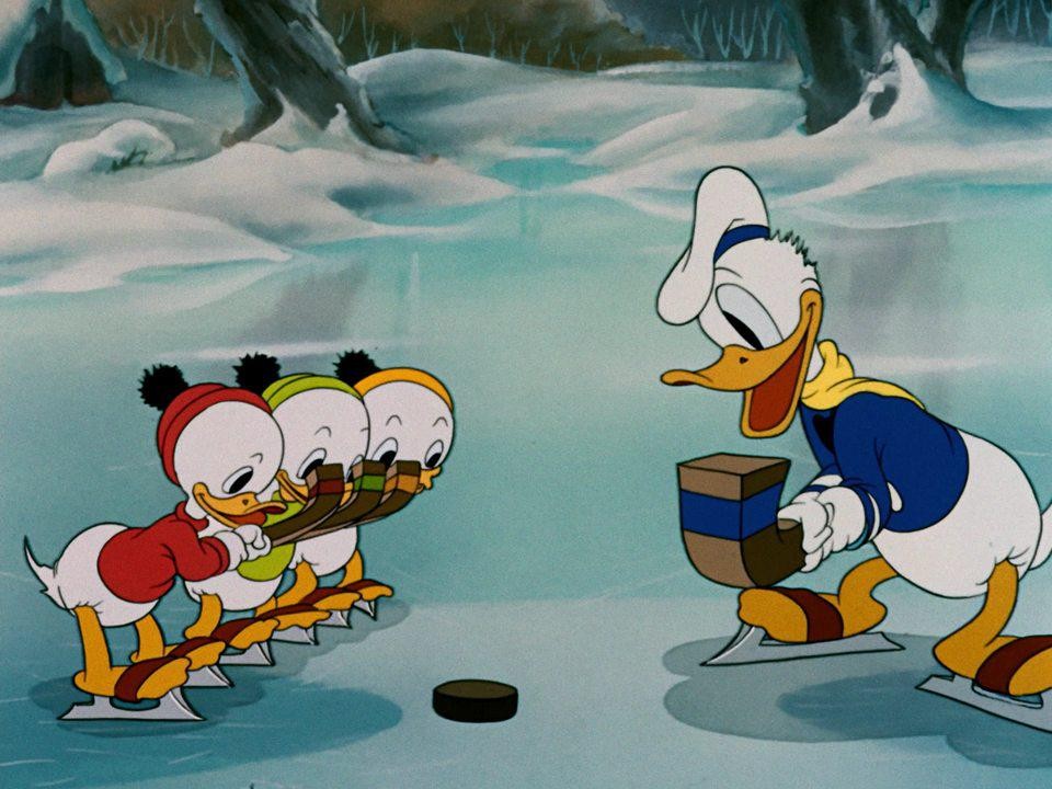 Кадр из фильма Рождество Дональда Дака - Избранное (1935 - 1951) / Donald's Snow Fight (1935)