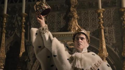 Вышел новый трейлер исторической драмы «Наполеон» с Хоакином Фениксом